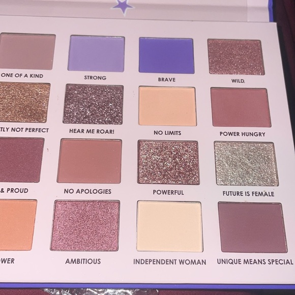 CIATÉ LONDON
I Am Woman 24 Shade Eyeshadow Palette V2 - Picture 7 of 11